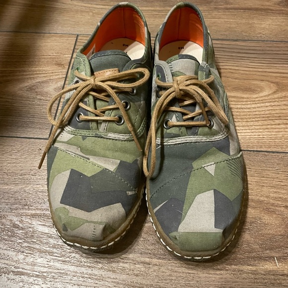 Toms low top shoes - Picture 3 of 5